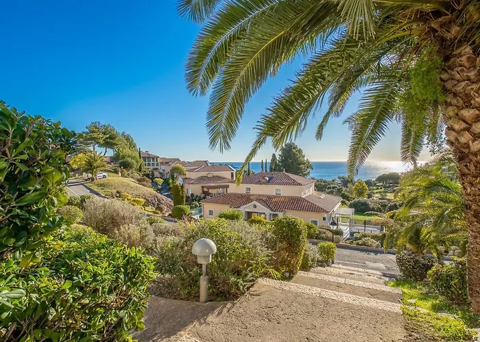 Апартаменты Le Hameau - L2 202 By Interhome