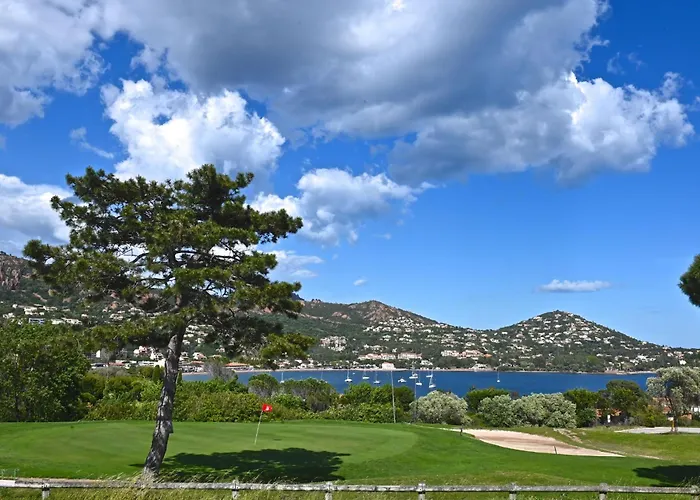 Апартаменты Le Hameau - L2 202 By Interhome Сен-Рафаэль